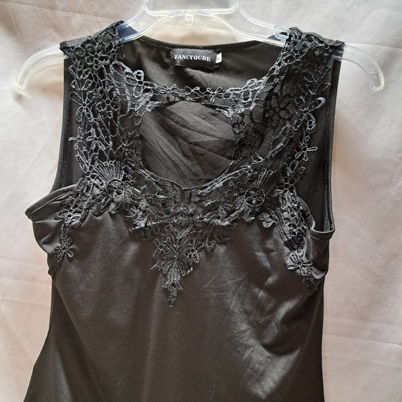 Fancyqube Black Sleeveless Top Floral Lace design - Picture 3 of 7